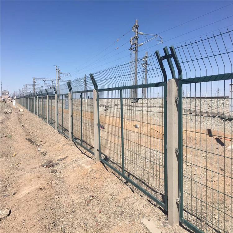 晴隆铁路防护栅栏安装注意事项